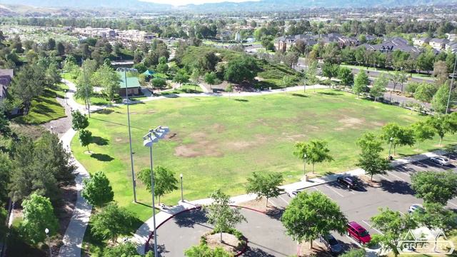Discover The Lovely Suburbs of Los Angeles in Santa Clarita Valley смотреть онлайн