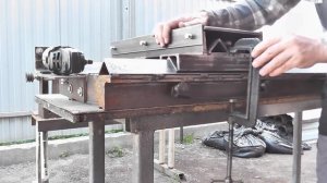 САМОДЕЛЬНЫЙ ТОКАРНЫЙ СТАНОК ПО МЕТАЛЛУ, ПРИЖИМЫ ДЛЯ ПРОДОЛЬНОГО СУППОРТА СВОИМИ РУКАМИ.