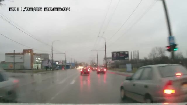Придурок зацепил 2 машины и скрылся. смотреть онлайн