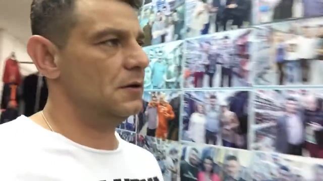 Танюха моет полы в кабинете?