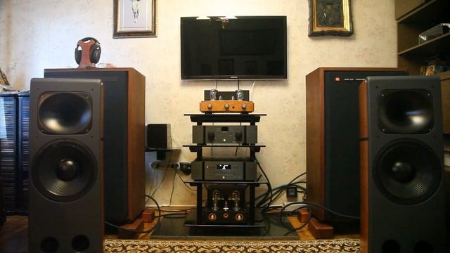 Unison Research MAX 1@Unison Research Triode 25 (pentode)@Unison Research Unico CD DUE(DAC) смотреть онлайн