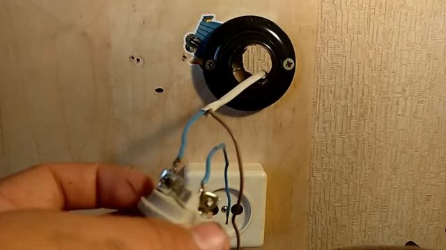 как сделать предохранитель из лампочки смотреть онлайн