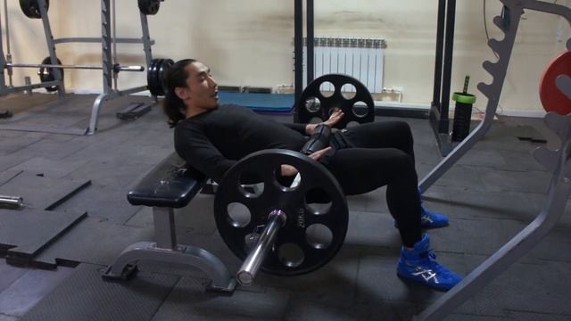 Ягодичный мостик со штангой