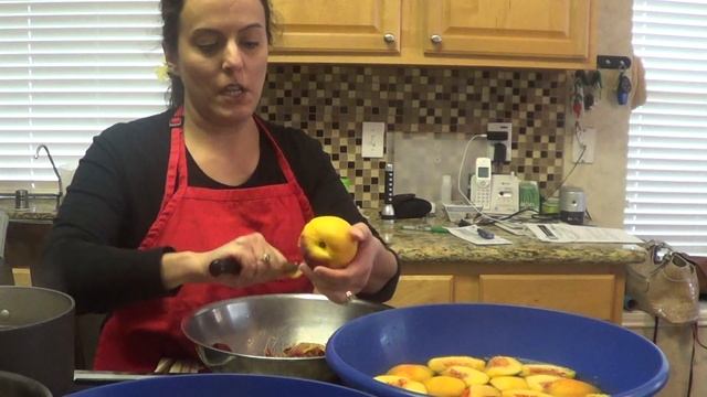 How to peel and pit a peach смотреть онлайн