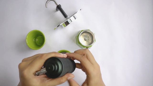 The Bialetti Mini Express (Unboxing) & How to Use it. смотреть онлайн
