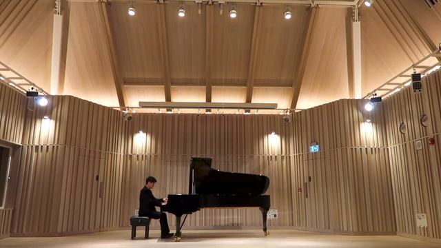 Gen Li plays Liebermann, Debussy and Tchaikovsky смотреть онлайн