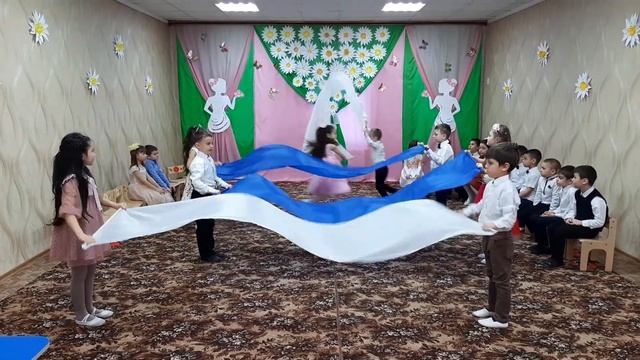 Танец с полотнами " Мама" смотреть онлайн