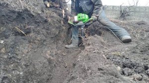 копка мотобуром