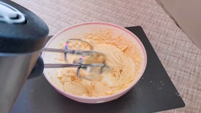 Кексы(маффины) с яблоками, орехами и мёдом.Выпечка в гриле Ninja.Muffins with honey, apples and nut смотреть онлайн