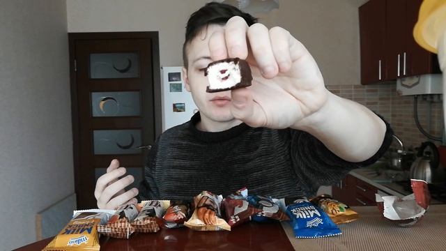 МУКБАНГ КУПИЛ ВСЕ ГЛАЗИРОВАННЫЕ СЫРКИ В МАГАЗИНЕ КАК ТОЛЯН LINKIN SIMPSON смотреть онлайн