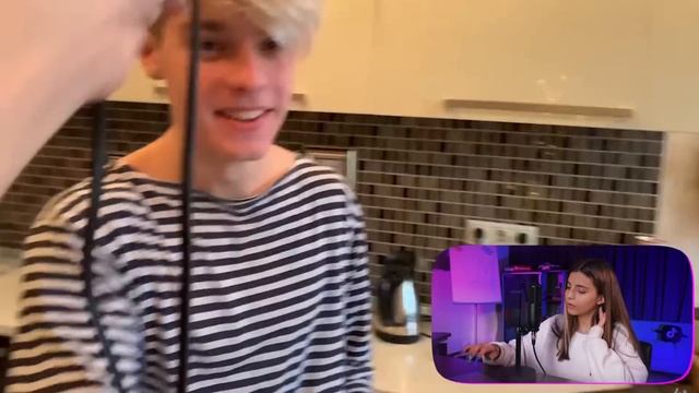 СМОТРЮ ПЕРВЫЕ ВИДЕО НА КАНАЛЕ Lesha Maisak *Как я попала в команду?* смотреть онлайн