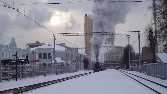 Сплотка паровозов ЛВ-0522 и Л-2057 на Рижском вокзале г. Москвы, 04.01.2016 смотреть онлайн