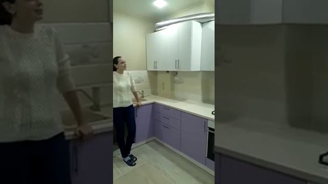 Кухня в светлых тонах с заходом на угол. Павел Кухни Краснодар смотреть онлайн