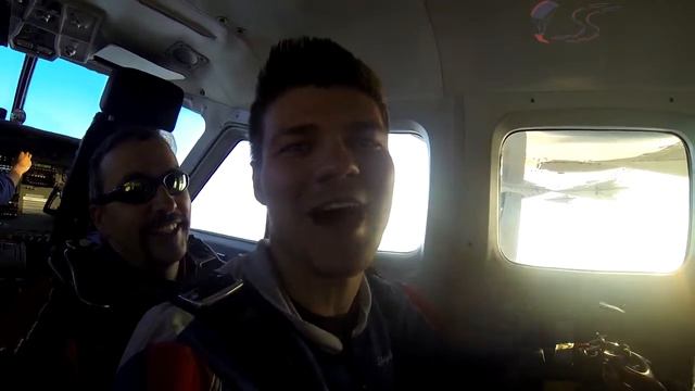 Roman Kudryashov's Tandem skydive! смотреть онлайн