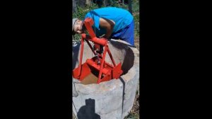 Чистка колодца ковшом грейфером