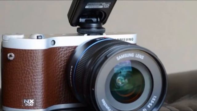 Samsung NX300, Aims To Be Prettier, Faster, And Better Connected