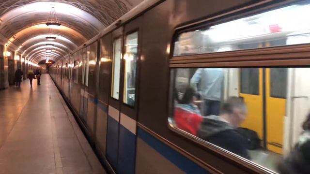 Опытный 81-740/741.4 Русич На станции Курская смотреть онлайн