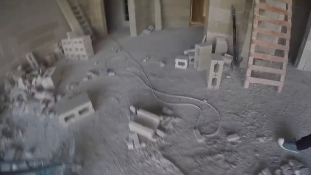 Climbing construction site. смотреть онлайн