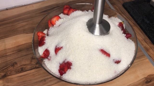 Заготовка клубники\ Клубника на зиму \ Заморозка ягод \ Свежая клубника зимой \ Заготовка смотреть онлайн