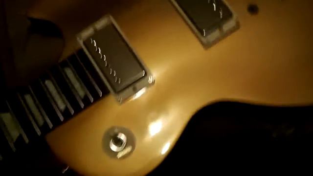 Polishing out a satin finish on a 2016 Gibson 50s tribute смотреть онлайн