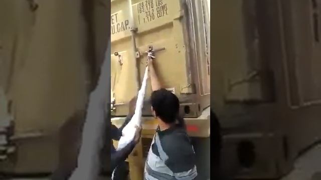 Как аккуратно снять пломбу, а потом опять повесить смотреть онлайн