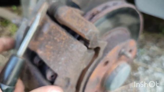 Клинит суппорт. Закис цилиндр суппорта. Быстрое и дешёвое решение. смотреть онлайн