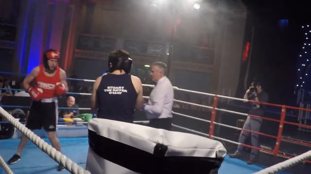 Ultra White Collar Boxing | Aberdeen | Michael Mckinnie vs Stuart O'May смотреть онлайн