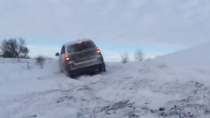 Opel Antara 3.2 на бездорожье зимой.