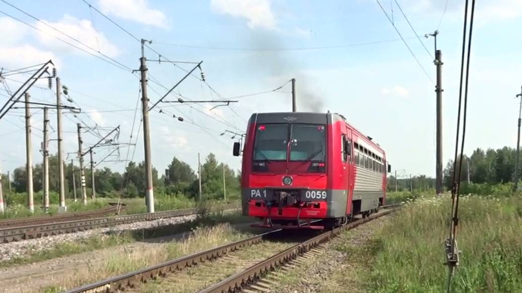 Рельсовый автобус РА1-0059 сообщением Окская - Кажевенное отправляется со станции Окская смотреть онлайн