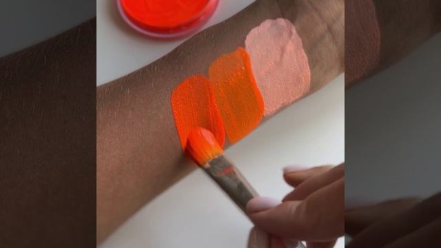 неоновый теплый оранжевый