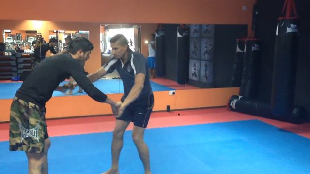 Ahmed ali rolling with indian pro mma fighter Muhammad Farhad. смотреть онлайн