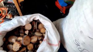 Используем вместо щепы при копчении.