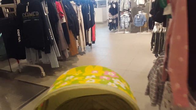Гуляем с Евочкой в магазине H&M смотреть онлайн