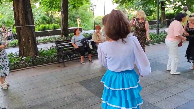 А ты Любовь моя первая Танцы ??? на Приморском Бульваре Одесса Июнь 2021 смотреть онлайн