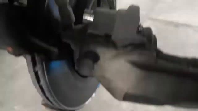 Как узнать, когда пора менять тормозные колодки