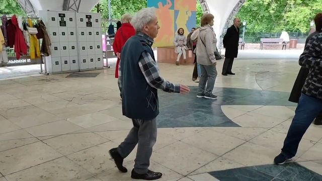 "Душевные танцы в Сокольниках" смотреть онлайн