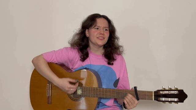 «Мир не понимает» (авторская песня Ивановой Софьи) исполняет автор-Иванова Софья смотреть онлайн