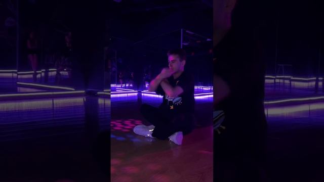 Под грустный Дэнс смотреть онлайн