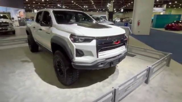 2024 CHEVY COLORADO ZR2 BISON sneak peek - 2023 N.A.I. Detroit Auto Show смотреть онлайн