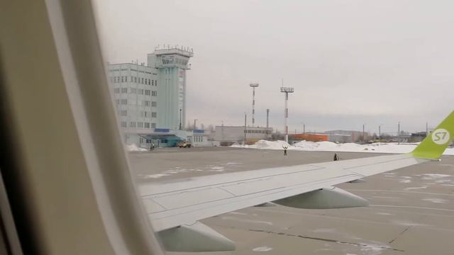 Посадка на самолёте Embraer 170 в аэропорту Брянска смотреть онлайн