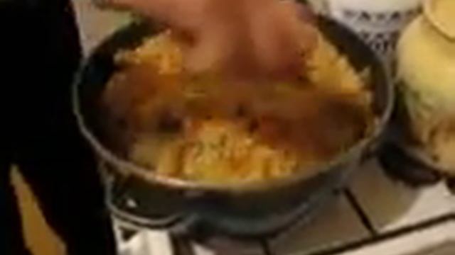 ⚡️ПЛОВ (pilaf) ч.16. Выключаем и перемешиваем плов. смотреть онлайн