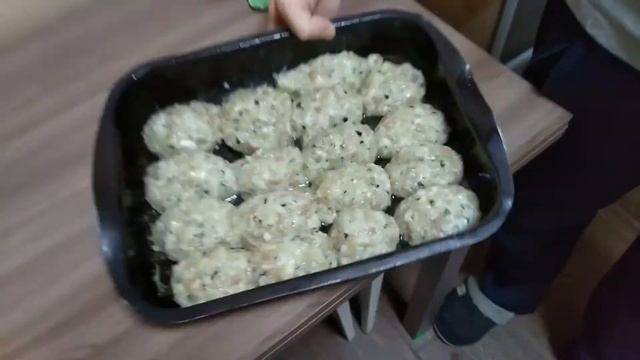Тефтели в духовке с рисом из свиного фарша смотреть онлайн