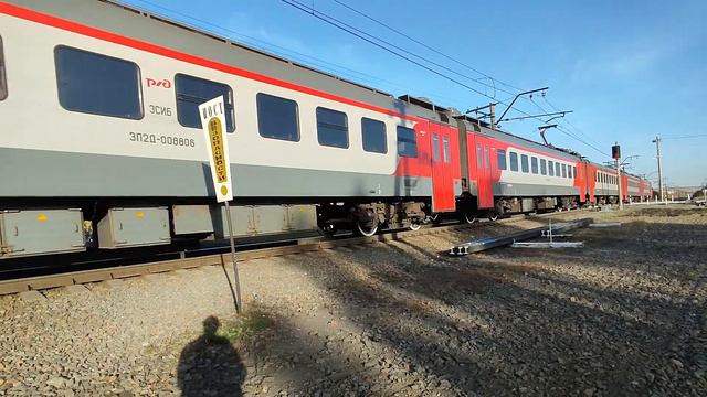 Электропоезд ЭП2Д-0088 отправляется с о.п. Совхоз Бердский смотреть онлайн