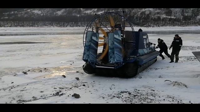 Зимник ч. 2 Переброс экипажа на аэролодке "Север" смотреть онлайн