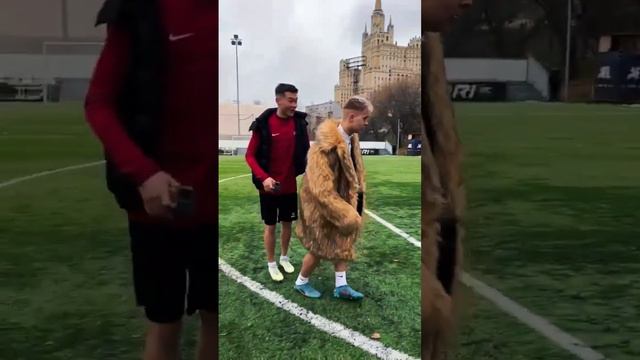 КРАП БЬЕТ ЧЕРЕЗ МАШИНУ ЗА 35 МИЛЛИОНОВ | 2DROTS КРАП ПОПАЛ В МАШИНУ? смотреть онлайн