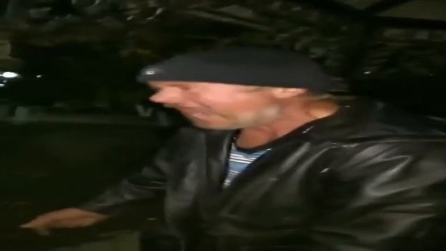 КАКОЙ-ТО ОЧЕНЬ СИЛЬНО РАСТЯНУТЫЙ БОМЖ ОРЕТ АНТИХАЙП [BASSBOSTED] смотреть онлайн