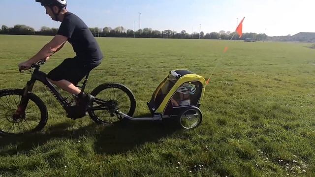 How To Take Your Kids On a Bicycle Ride | EMBN's Guide To Carrying Your Child When Cycling смотреть онлайн