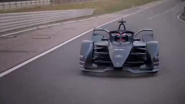 Meet the greenhorns The Porsche Formula E debut смотреть онлайн