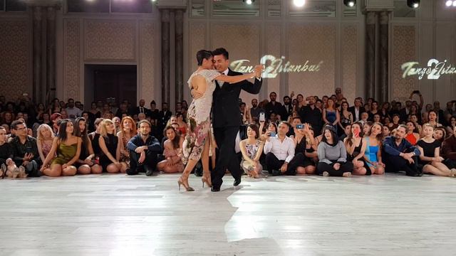 Sebastian Achaval & Roxana Suarez
Ciragan Palace 3/4 смотреть онлайн