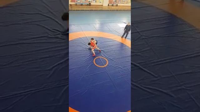 Первенство школы по греко-римской борьба. Чемпион школы 2019-года Яхияев Нуржигит смотреть онлайн